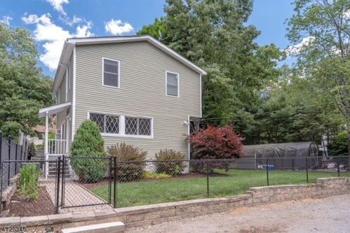 213 Knox Way, Hopatcong NJ  07843-1008 exterior