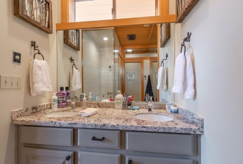 358 Skidder Trl, Truckee CA  96161-3928 exterior