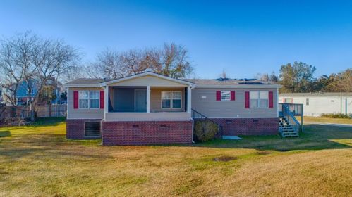 156 Chadwick Ln, Sneads Ferry, NC 28460-6532
