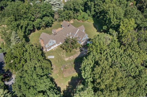190 Old Field Rd, Strongs Neck, NY 11733-1636