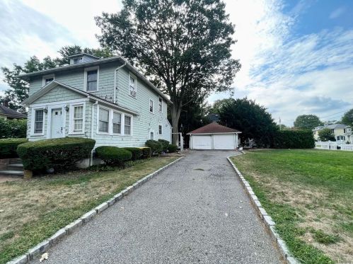 341 Fulton St, Westbury, NY 11590-2010