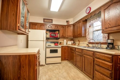 780 Donna Dr, Hermitage PA  16148-2938 exterior