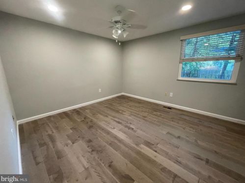 12822 Framingham Ct, Herndon VA  20171-2619 exterior