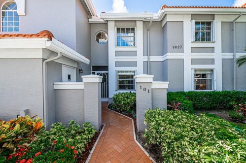 7027 Summer Tree Dr, Boynton Beach, FL 33437-3882