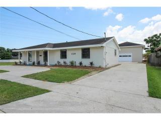 1229 Richmond Dr, Metairie, LA 70003-5527