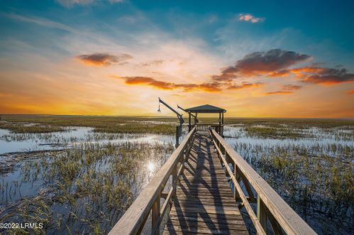 700 Sunset Cir, Beaufort SC  29906-9426 exterior