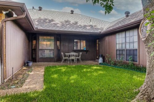 702 Mount Vernon Dr, Richardson TX  75081-5336 exterior