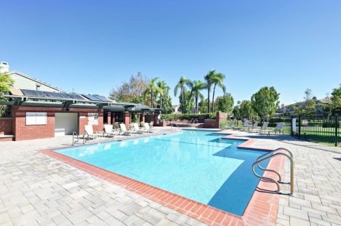 24 Westport, Manhattan Beach CA  90266-7227 exterior