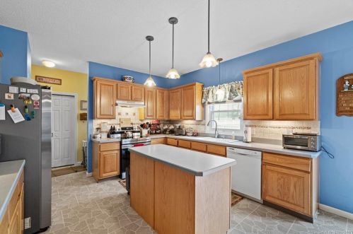 3 Killen Rd, Wallingford CT  06492-2697 exterior