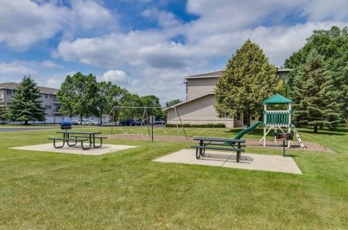 1900 Aspen Dr, Hudson WI  54016-9235 exterior