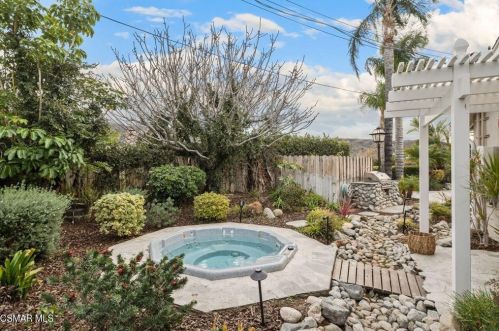 2005 Hull Ct, Simi Valley CA 93063-3701 exterior