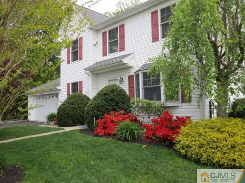 1 Elaine Rd, East Brunswick, NJ 08816-3731