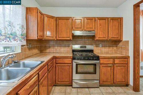 1179 Brunswick St, Daly City CA  94014-1105 exterior