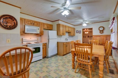 40 Lake Pochung Rd, Wantage NJ  07461-4126 exterior