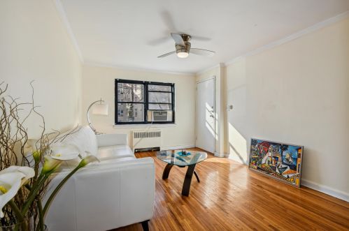 93 2nd St, Bayonne, NJ 07002-4255