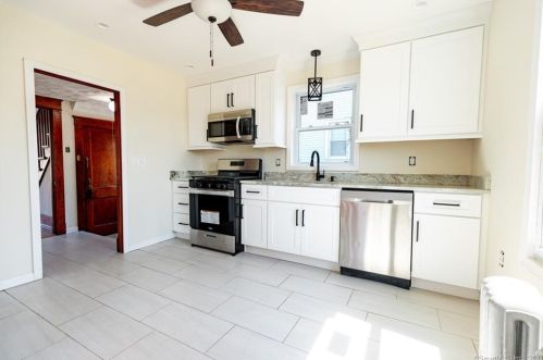 46 Sander St, United States Coast Guard Ac CT  06320-3320 exterior