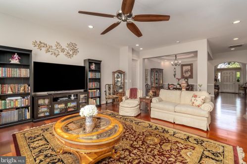 15684 Alderbrook Dr, Haymarket, VA 20169-6128