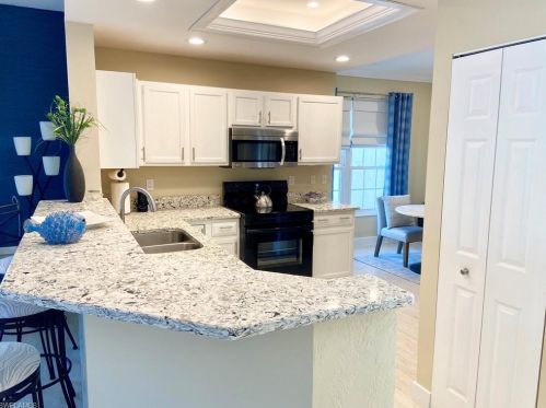 437 Wiggins Lake Ct, Naples, FL 34110-6050