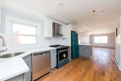 18402 144th Ave, Jamaica, NY 11413-3209