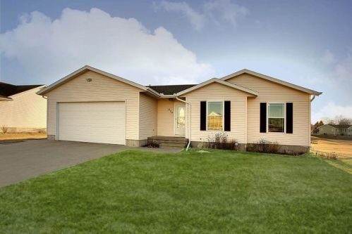 830 Jolene Dr, Dunkerton, IA 50626-9696