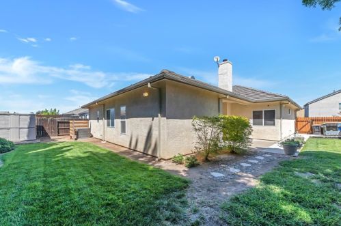 1656 Sierra Creek Dr, Manteca CA  95336-8652 exterior