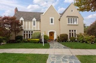 924 Larkspur Rd, Oakland, CA 94610-2405