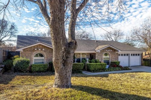 6504 Victoria Ave, Fort Worth, TX 76180-8048