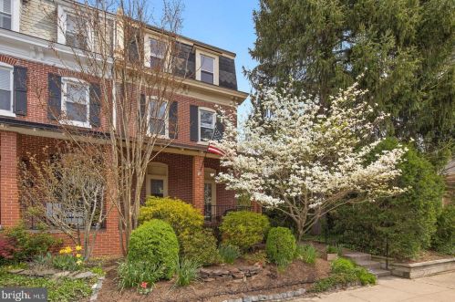 2329 18th St, Wilmington, DE 19806-1203