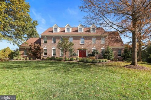 150 Marie Dr, Southampton, PA 18954-2039
