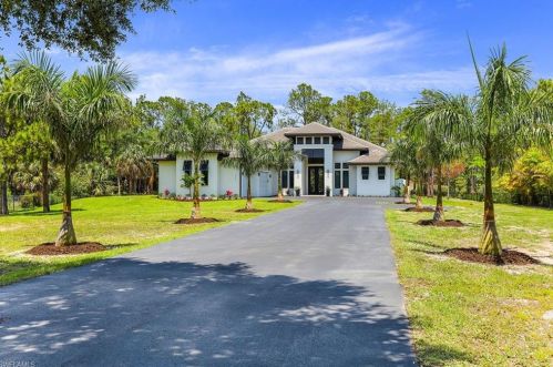2265 Golden Gate Blvd, Naples, FL 34120-1855