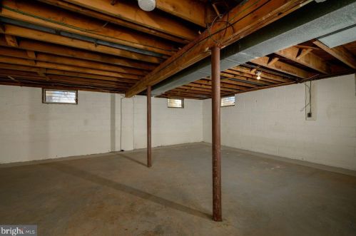 16 Gloucester Ln, Trenton NJ  08618-1006 exterior