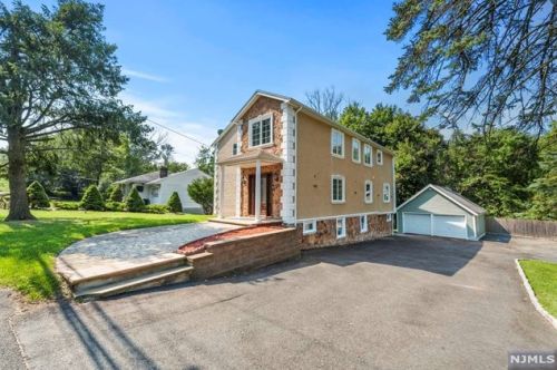 620 Lackawanna Ave, West Paterson, NJ 07424-2972
