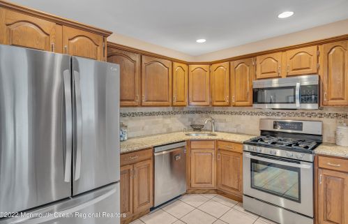 10 Trinity Pl, Jackson Twp NJ  08527-1822 exterior