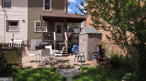 208 Chestnut Ave, Camden NJ  08109-2049 exterior