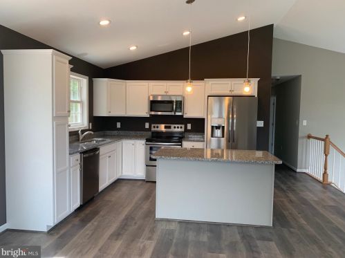 1198 Happy Ridge Dr, Front Royal VA  22630-5302 exterior