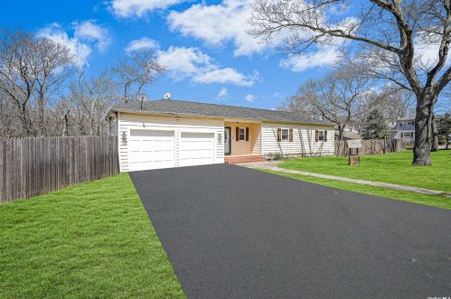 7 Renee Ct, South Setauket, NY 11720-4406
