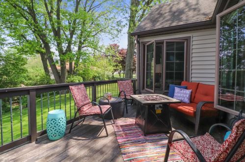 2 3 St, Hobart IN 46342-4306 exterior