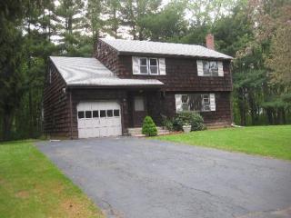 14 Puritan Dr, Bloomfield, CT 06002-2309
