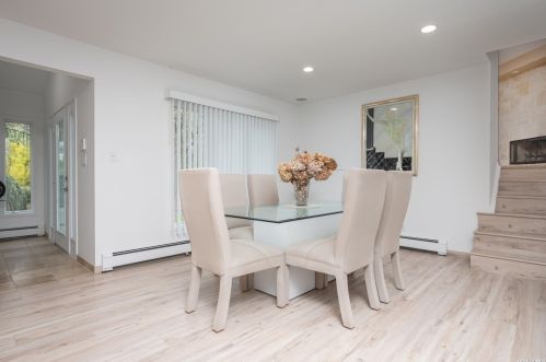 31 Craig Dr, Huntington Station NY 11746-4704 exterior