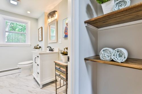 8 Justin Ave, Salem NH  03079-2319 exterior