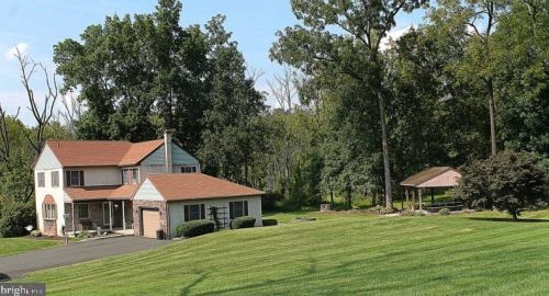 1991 Hoffmansville Rd, Frederick, PA 19435-9715