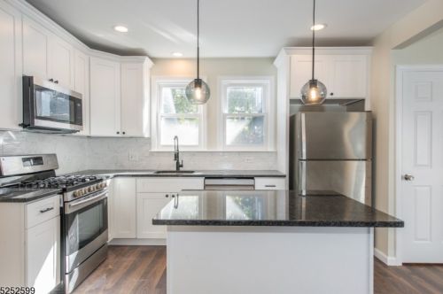 40 Arverne Ter, Irvington NJ  07111-3815 exterior