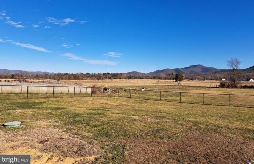 921 Fairview Rd, Richmond National Battlefiel VA  22835-5605 exterior