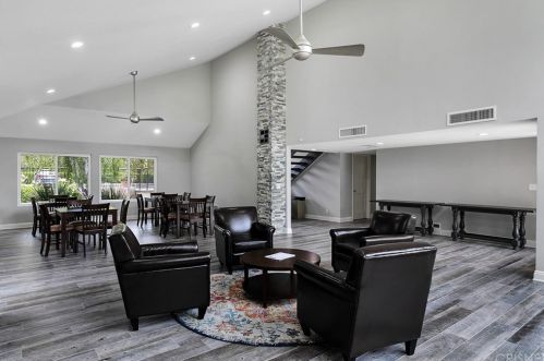 20046 Avenue Of The Oaks, Santa Clarita CA  91321-1361 exterior