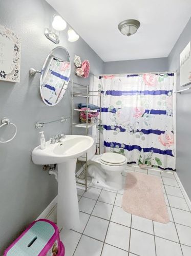 1000 Chestnut St, Honey Grove TX  75446-2036 exterior