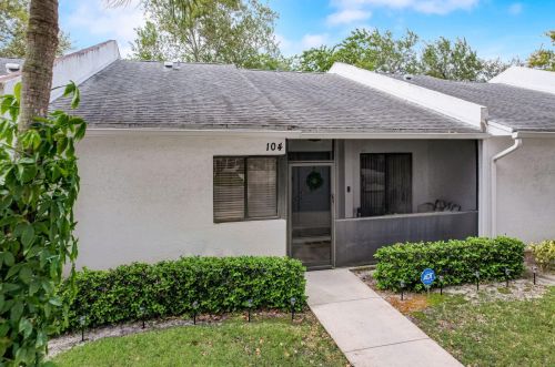 104 Sunshine Blvd, West Palm Beach FL  33411-1208 exterior