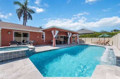 121 Bahama Ave, Marco Island, FL 34145-5117