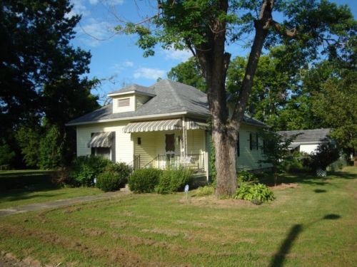 135 J St, Miami, OK 74354-5631