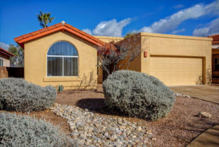 545 Covered Wagon Dr, Tucson, AZ 85704-6956