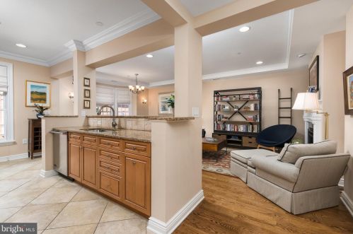 221 Victoria Mews, Princeton NJ  08542-3748 exterior